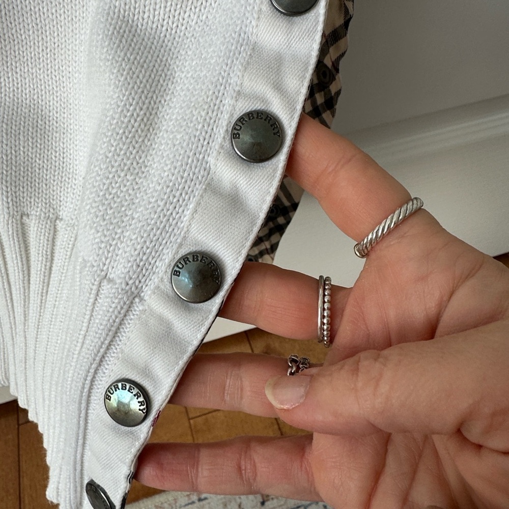 Burberry White Sleeveless Sweater with Nova Check Trim - Picture 4 of 4